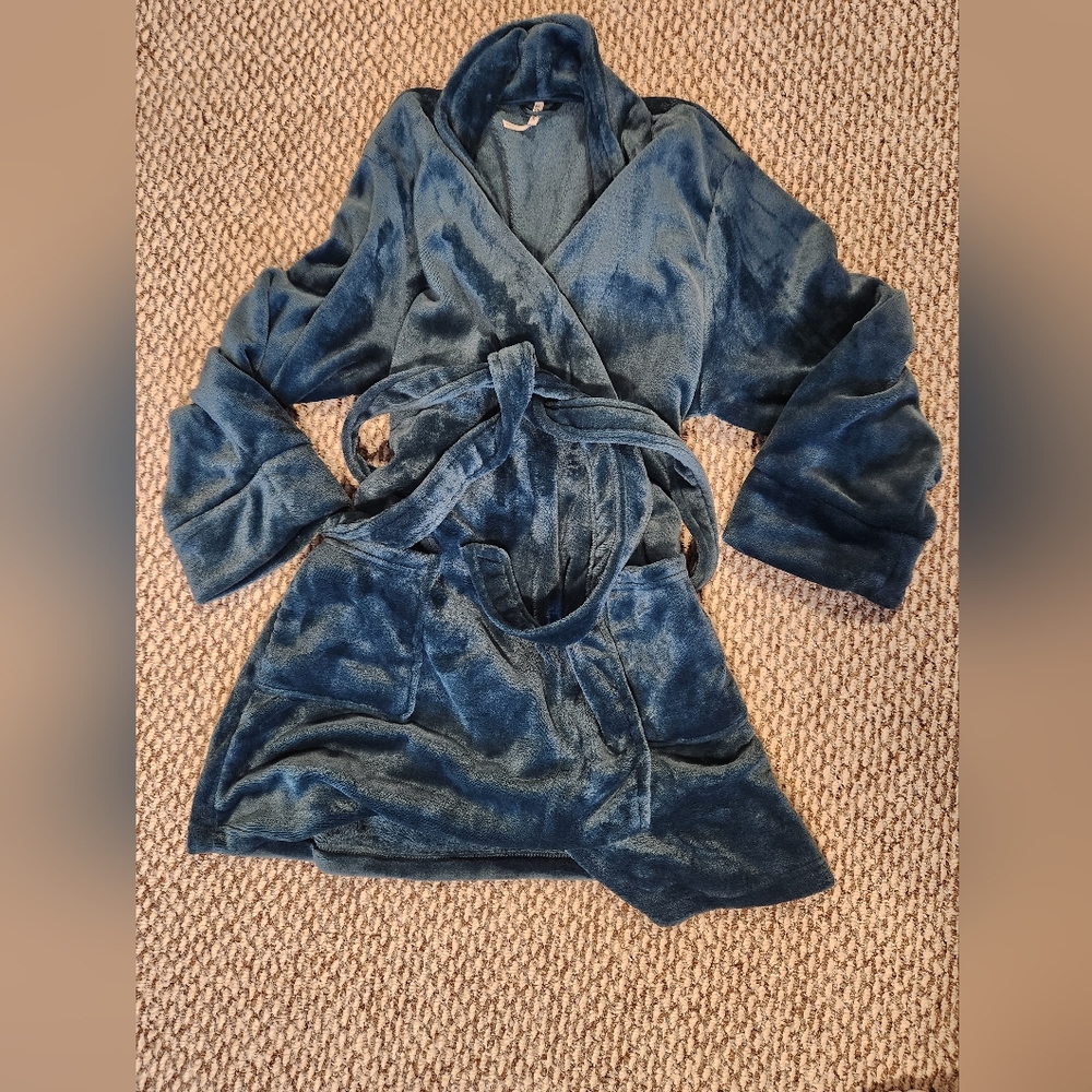 Luxurious Soma Velvet Robe in Deep Blue